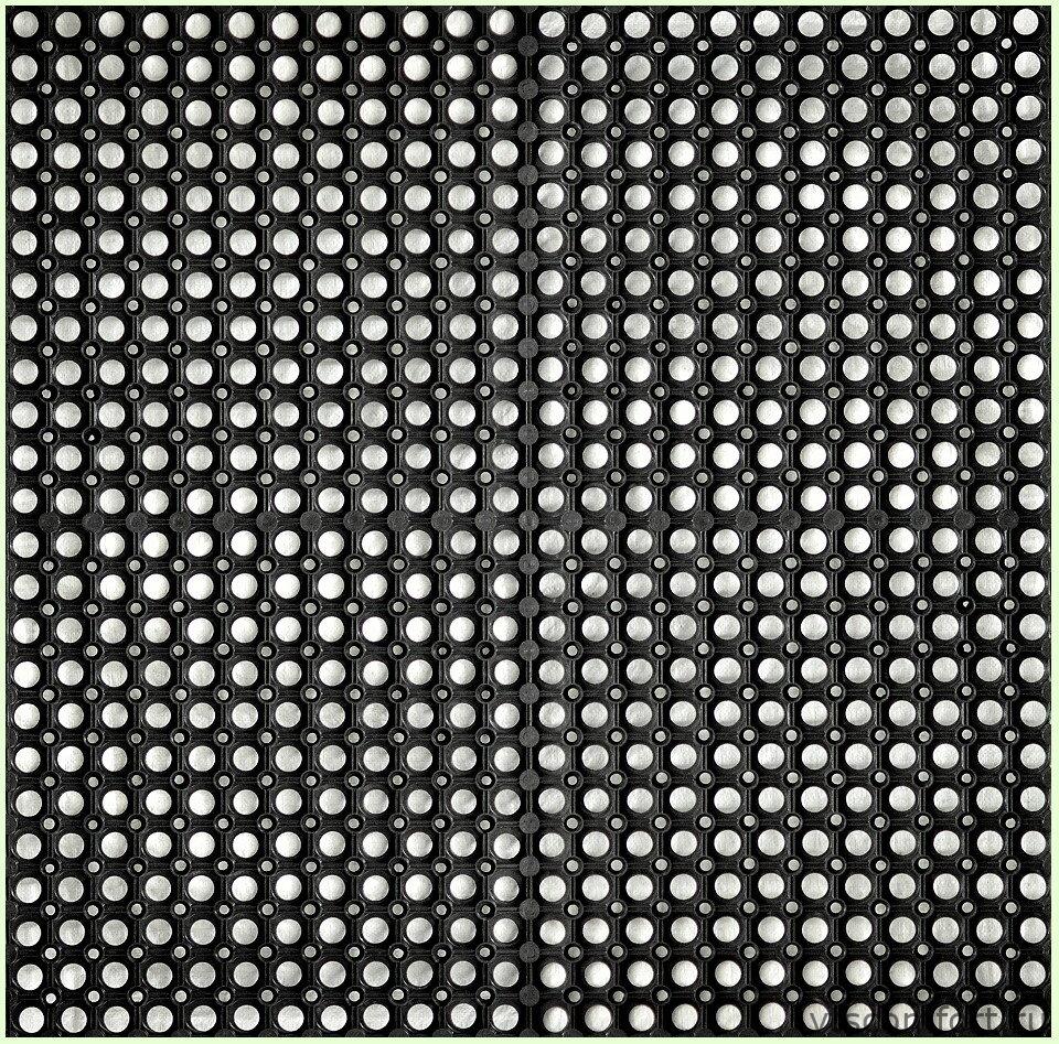Фото Коврик резиновый ячеистый 1000х1000х16 мм с отверстиями Изображение Коврик резиновый ячеистый 1000х1000х16 мм с отверстиями