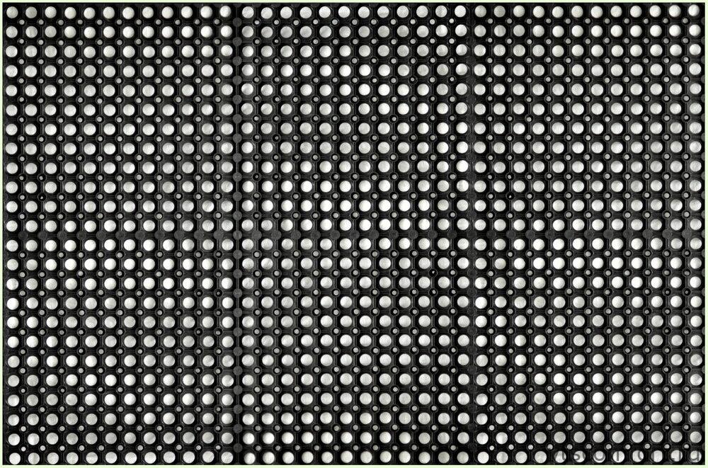 Фото Коврик резиновый ячеистый 1000х1500х16 мм с отверстиями Изображение Коврик резиновый ячеистый 1000х1500х16 мм с отверстиями