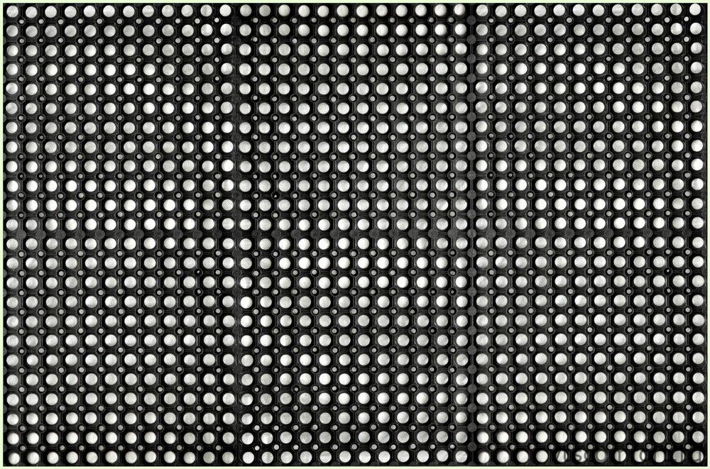 Фото Коврик резиновый ячеистый 1000х1500х22 мм с отверстиями Изображение Коврик резиновый ячеистый 1000х1500х22 мм с отверстиями